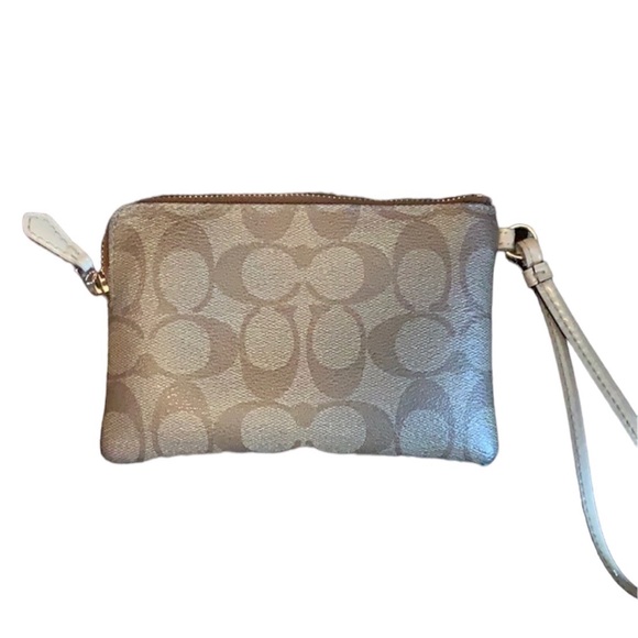 Coach Wristlet Beige Center Stripe NWOT - Picture 6 of 6